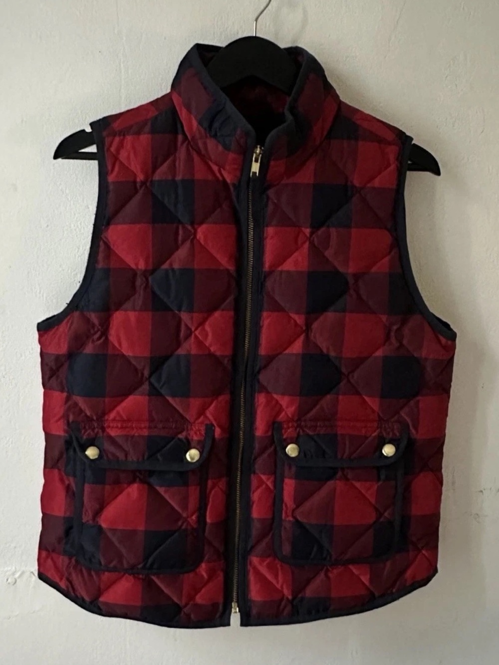 J Crew Buffalo Plaid Puffer Vest Womens PM Red Black Down Quilted Preppy